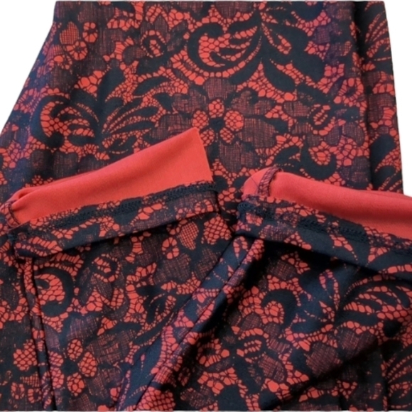 MATERIAL Girl Leggings Red Black Floral Paisley Plush Luxury Juniors Size Large - Picture 5 of 6